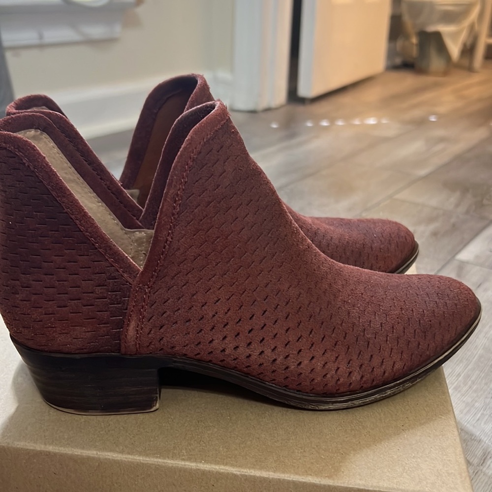 Boots - Picture 3 of 4